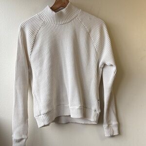 The North Face Women’s Mock Neck Top Size Small *FLAW